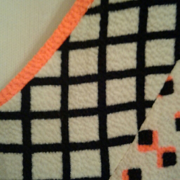 Gibson & Latimer Orange Black Geometric Maxi Dress - Picture 4 of 8